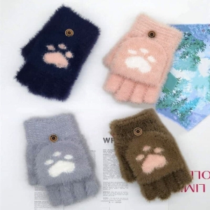 Cat Paw Pattern Gloves for Girls, on a white background – a fun and playful gift for girls from Little Pirates.