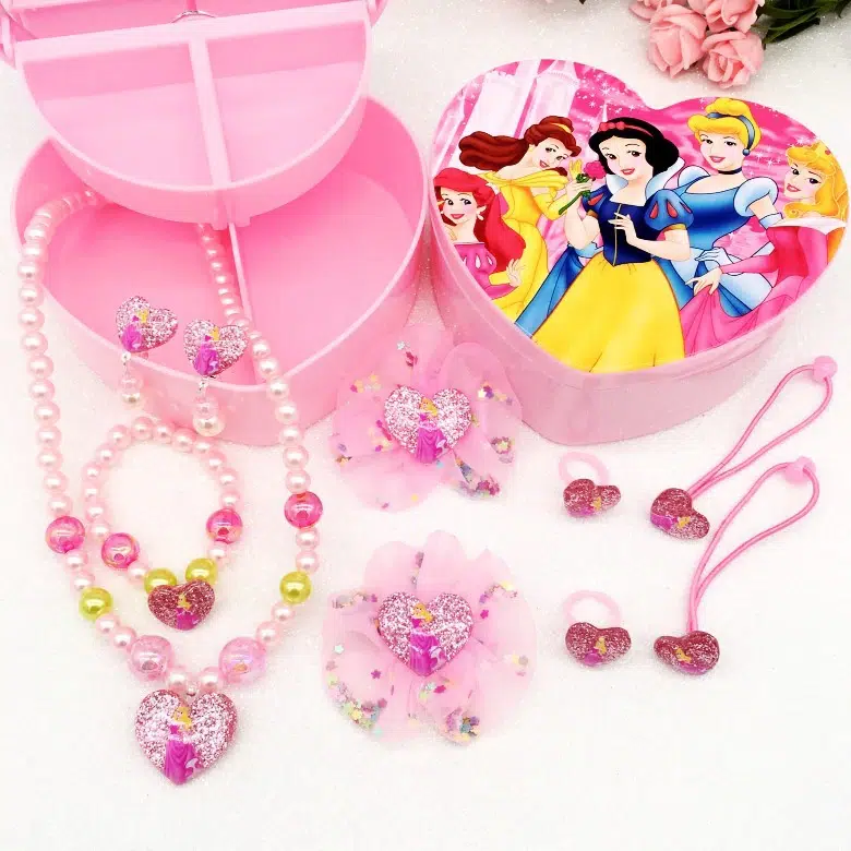 Detail view of the Snow White heart jewellery gift set, highlighting the quality of the jewellery pieces and pretty box.