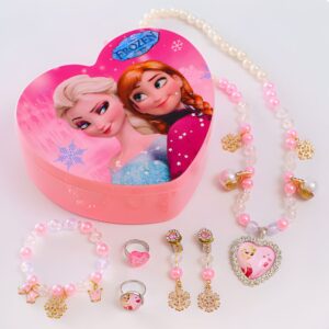 A lovely Frozen heart-shaped box packed with 6 beautiful jewellery pieces, a magical gift set for young Frozen fans.