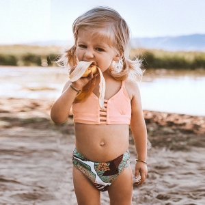 Detail of the top and bottom pieces of the 2-piece swimsuit set for girls.