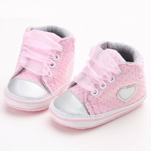 Side detail of the girls high-top shoes with heart pattern, highlighting the fun design and quality construction.
