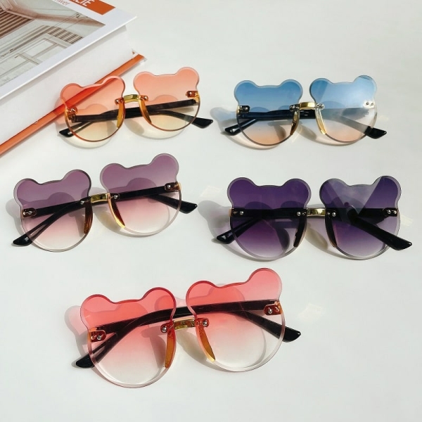 Playful Mickey Mouse-inspired sunglasses for girls, a fun and fashionable accessory for any occasion.