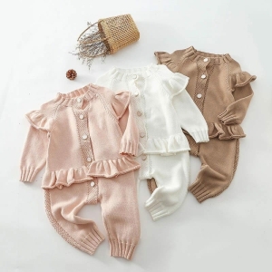 Stylish and cosy autumn outfit set for girls featuring a warm cardigan and matching trousers, perfect for the cooler season.