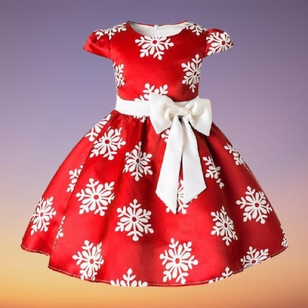 Snowflake Princess Dress for Girls – Ice Blue Party Dress A snowflake-themed princess dress for girls in ice blue, with printed snowflake motifs for a magical look