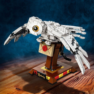 A stunning Harry Potter Hedwig the owl building blocks kit, perfect for display and gifting.