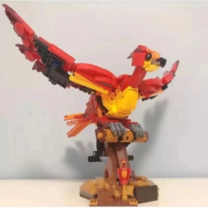 The fully assembled Fawkes the phoenix building blocks model from Harry Potter in vibrant colours.
