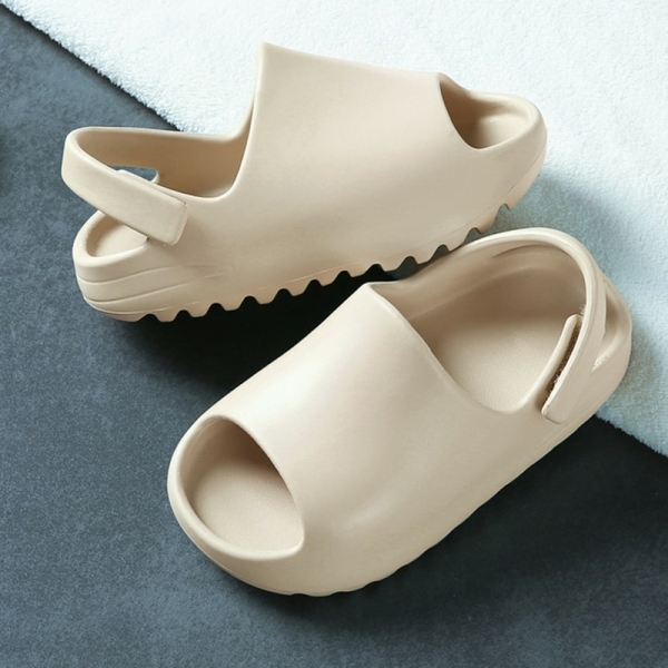 Top view of anti-slip summer sandals for little girls, displaying the secure straps and grip sole for safe, fun outdoor play.
