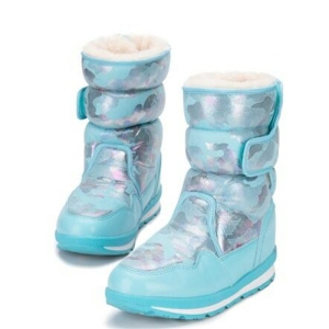 A pair of blue non-slip fleece-lined winter boots for little girls, warm, cosy and safe for cold days.